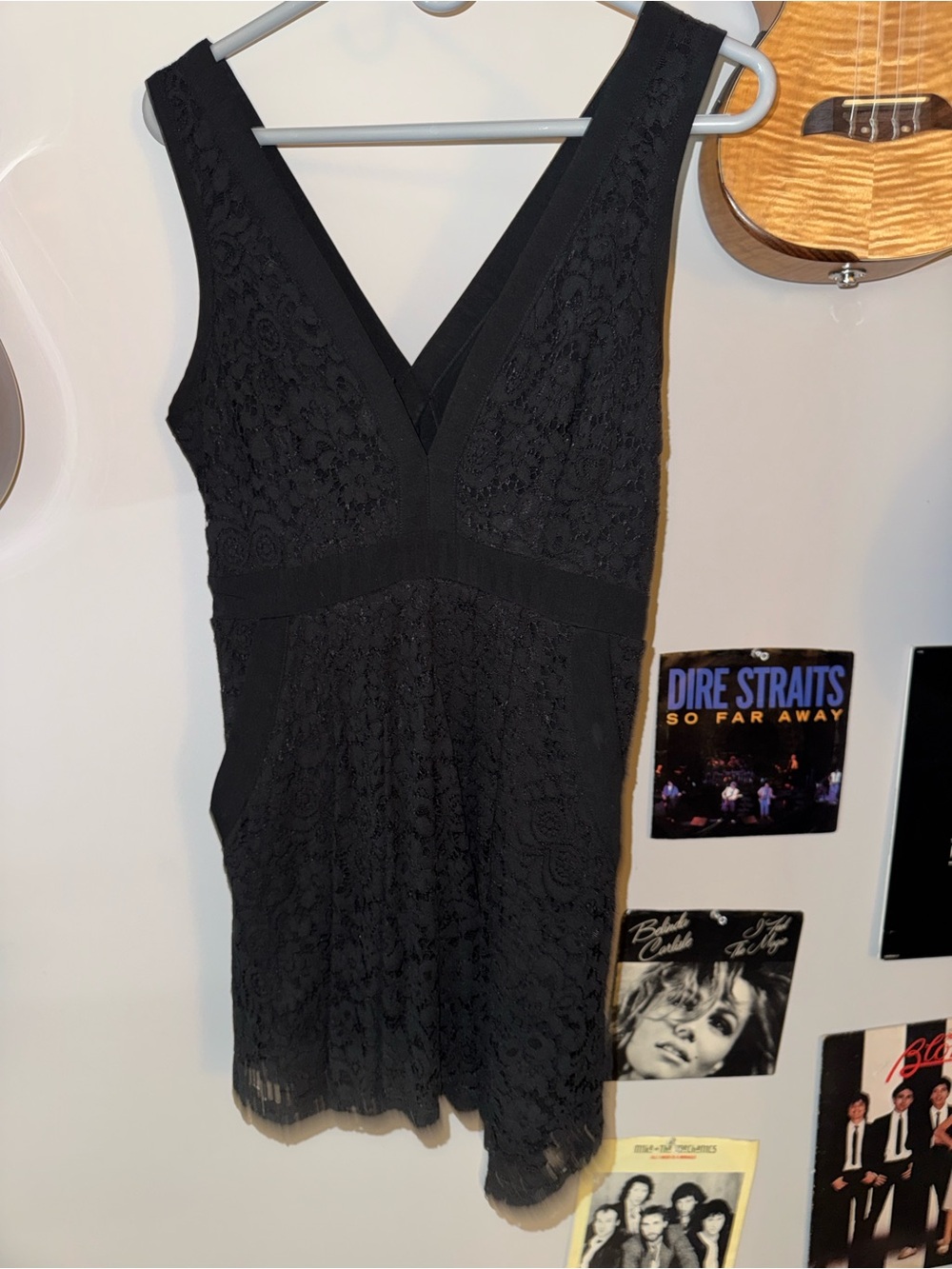 Black Lace V-Neck Sleeveless Dress